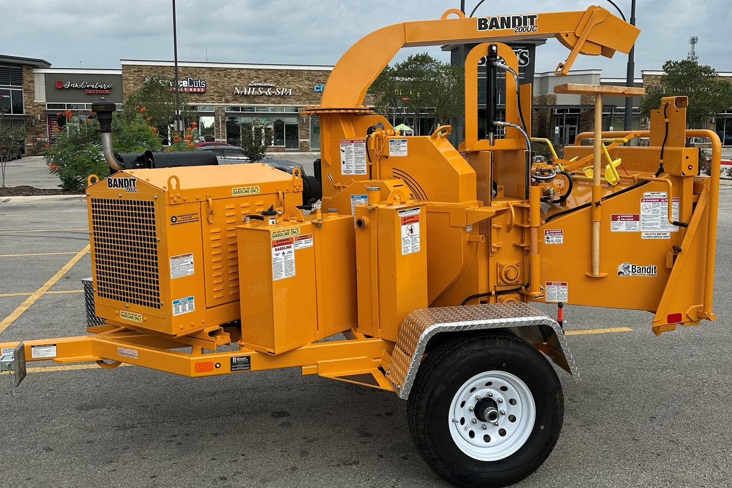 Wood Chipper - Bandit 200 UC or Vermeer BC1000XL